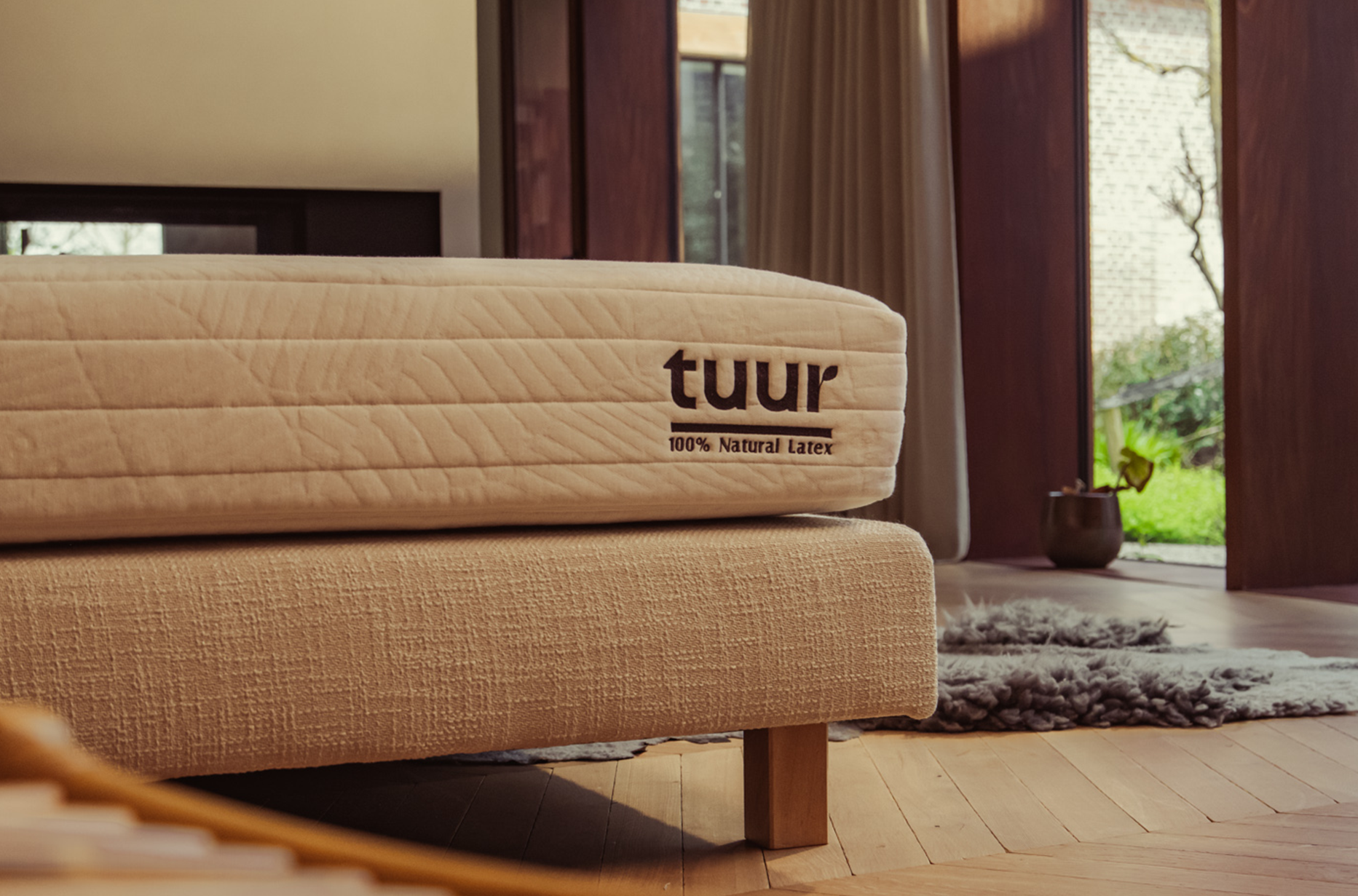 Het Tuur® Matras op een beige Tuur® Boxspring