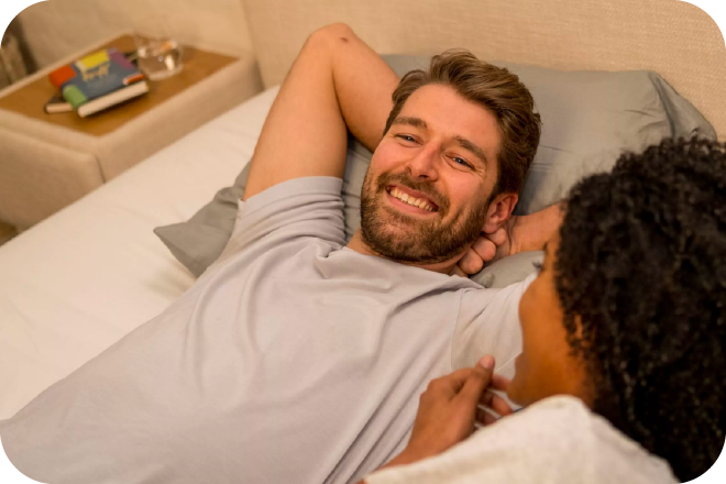 Man die lachen din bed ligt