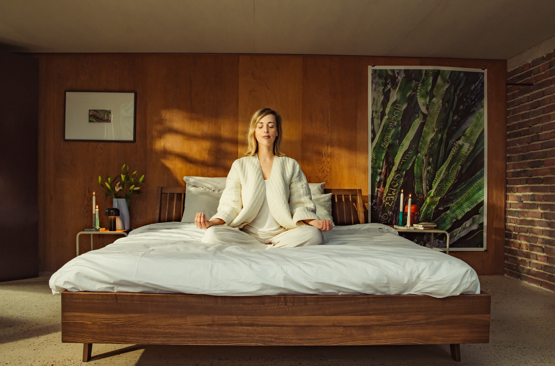 Dame die yoga doet op het Tuur® Pure Matras